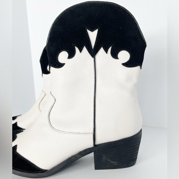 Dingo Black and White Ankle Booties - Picture 2 of 12
